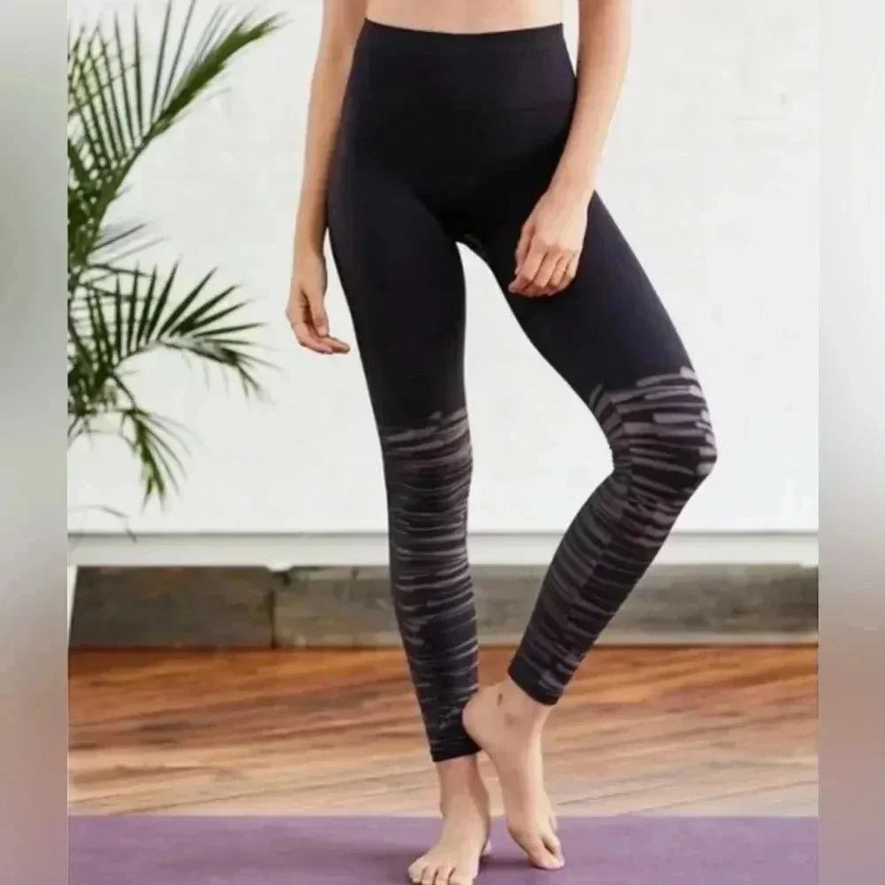 Free People Movement Washed Barely There Yoga Leggings Black Tie Dye XS/S NWOT